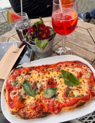 Aperitivo und Pinsa