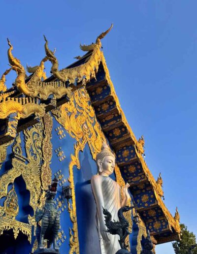 Wat Rong Suea Ten - der blaue Tempel (Chiang Rai)