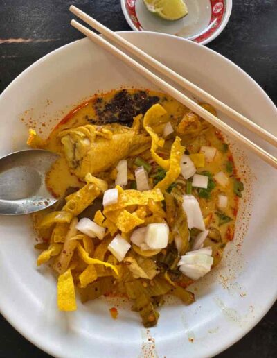 Wat Rong Khun - Khao Soi