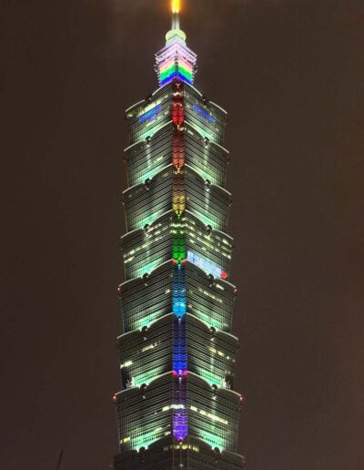 Taipei 101 in Regenbogenfarben